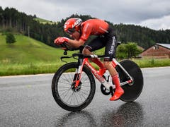 Die 2. Etappe führt durch das Trainingsgebiet des Berners Marc Hirschi - im Bild während des Zeitfahrens vom Samstag (Bild: KEYSTONE/GIAN EHRENZELLER)