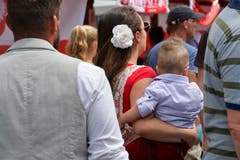 Das Publikum ist dem Fest entsprechend bunt gemischt. (Bild: Donato Caspari)