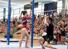 Annja Keiser vom TSV Rotkreuz mit ihrem Bruder und Trainer Markus (Bild: Severin Bigler)