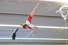 Auch ihre Vereinskollegin Christelle Bregenzer präsentiert sich an den Ringen. (Bild: Severin Bigler)