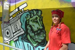 Die Tessiner Sprayerin Inaya malte den Wilhelm Tell mit Ghettobluster.