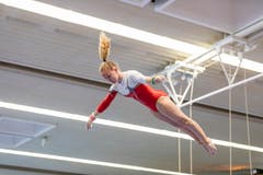 Mirjam Bregenzer vom STV Rickenbach an den Ringen. (Bild: Severin Bigler)