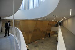 Das Foyer der neuen Konzerthalle. (Bild: Urs Hanhart, Andermatt, 16. Juni 2019)