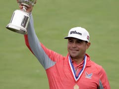 Gary Woodland : der strahlende Sieger mit dem Pokal des US Open (Bild: KEYSTONE/AP/MARCIO JOSE SANCHEZ)