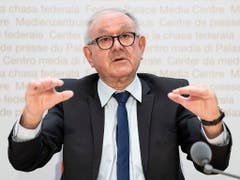 PostCom-Präsident Hans Hollenstein empfiehlt Bundesrat und Parlament, im Postmarkt Hindernisse für den Wettbewerb zu beseitigen. (Bild: KEYSTONE/Peter Schneider)