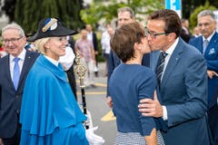 Ein Kuss für die Partnerin: Josef Wyss bei seiner Feier.