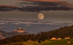 Der Mond über dem Hohen Kasten. Vom Rechberg Herisau aus fotografiert. (Bild: Luciano Pau)