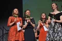 Festlich gekleidet fürs Zeugnis: Die Urner Maturanden 2019. (Bild: Urs Hanhart, Altdorf, 19. Juni 2019)