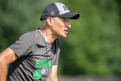 Auch im Training engagiert dabei: Trainer Peter Zeidler. (Bild: Urs Bucher)