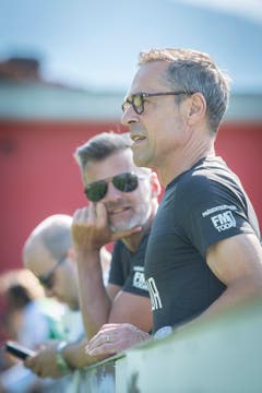 Auch Präsident Matthias Hüppi (vorne) und Sportchef Alain Sutter kamen nach Montlingen. (Bild: Urs Bucher)