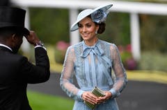 Die royale Familie zeigte sich in klassischem Blau. (Bild: EPA/NEIL HALL)