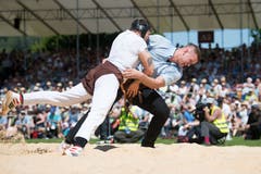 Pirmin Reichmuth (rechts) gewinnt seinen 5. Gang. (Bild: Eveline Beerkircher, Willisau, 2. Juni 2019)