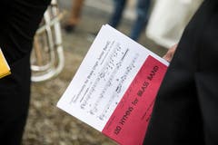 Die Junior Band Risch-Rotkreuz bereitet sich für den Auftritt in der Kirche vor - am Jugendmusiktag in Altishofen am 25. Mai. (Bild: Manuela Jans-Koch)