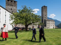 US-Aussenminister Mike Pompeo (rechts) und Bundesrat Ignazio Cassis vor dem Castelgrande in Bellinzona. (Bild: KEYSTONE/TI-PRESS/SAMUEL GOLAY)