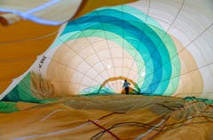 Innenansicht eines Heissluftballons – fast wie in einer Kathedrale (Bild: Stefan Kunz, Willisau, 2. Juni 2019)