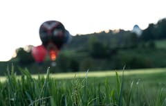 Poetische Sicht auf die tieffliegenden Ballons. (Bild: Stefan Kunz, Willisau, 2. Juni 2019)
