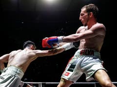 Ricardo Silva (rechts) verteidigte am Samstagabend den Schweizer Meistertitel im Weltergewicht gegen Andranik Hakobyan erfolgreich (Bild: KEYSTONE/PETER KLAUNZER)