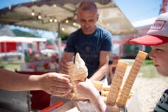 Dieheissen Temperaturen waren gut für den Glaceverkauf. (Bild: Roger Grütter, Altishofen, 2. Juni 2019)
