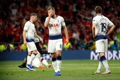 Die Enttäuschung für die Tottenhamspieler ist gross. (Bild: Emilio Naranjo/EPA)