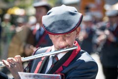 Eine Querflöten-Spielerin der Musikgesellschaft Finsterwald. (Bild: Roger Grütter, Altishofen, 2. Juni 2019)