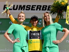 Egan Bernal - nur 60 kg schwer und 1,74 m gross - der neue Mann im Gelben Trikot (Bild: KEYSTONE/GIAN EHRENZELLER)