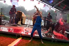 Und stärker. Das Mikrofon versagte, das Konzert wurde unterbrochen. (Bild: Harald Bader, Ebikon, 19. Juni 2019)