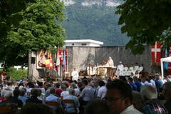 Der stimmungsvolle Gottesdienst wird im Ring zu Wil abgehalten. (Bild: Sepp Odermatt, Oberdorf, 20. Juni 2019)