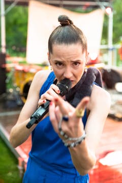 «Im Momänt numä Musig»: Steff la Cheffe spielte auch Stücke ihrer ersten Platte «Bittersüessi Pille». (Bild: Harald Bader, Ebikon, 19. Juni 2019)
