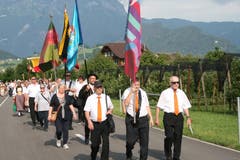 Die Fronleichnamsprozession zieht von Stans Richtung Landsgemeindering Wil. (Bild: Sepp Odermatt, Oberdorf, 20. Juni 2019)