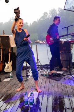 Die Frontfrau tanzte noch ein bisschen weiter. (Bild: Harald Bader, Ebikon, 19. Juni 2019)
