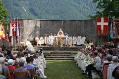Der stimmungsvolle Gottesdienst wird im Ring zu Wil abgehalten. (Bild: Sepp Odermatt, Oberdorf, 20. Juni 2019)