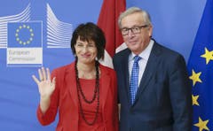6. April 2017, Brüssel: EU-Präsident Jean-Claude Juncker heisst Bundespräsidentin Doris Leuthard in Brüssel willkommen. (Bild: Epa/Olivier Hoslet)