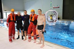 Die Übungsteilnehmer: Campus Direktor und Passagier Daniel Suter, Patrick Wenger und Michèle Imhasly als Instruktoren, ein Campus Bademeister als zweiter Passagier und Oliver Kreuzer als Instruktor (von links).
