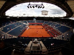Gespielt wird im Hamburger Stadion am Rothenbaum, wo sich sonst - ebenfalls auf Sand - in der zweiten Juli-Hälfte die Tennisprofis duellieren. Es ist das zwölfte Mal seit der Erstaustragung 1997 in Los Angeles, dass im Beachvolleyball WM-Medaillen vergeben werden (Bild: KEYSTONE/AP dapd/Philipp Guelland)