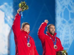 In Sotschi gab es Silber, in Schwellbrunn am Freitag nun Gold: die Appenzeller Beat Hefti (li.) und Alex Baumann (Bild: KEYSTONE/JEAN-CHRISTOPHE BOTT)