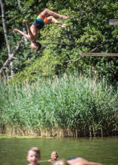 Hüttwilen TG - Hitze im Thurgau: Das Strandbad in Hüttwilen ist gut besucht.