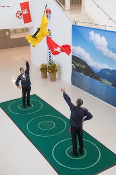 Hätten Sie das gewusst? Es gibt 94 Schwünge, von welchen sich die Fahnenschwinger ihren dreiminütigen Auftritt zusammenstellen können. (Bild: Boris Bürgisser, Horw, 28.06.2019)