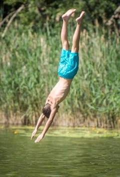 Hüttwilen TG - Hitze im Thurgau: Das Strandbad in Hüttwilen ist gut besucht.