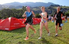 Auf der Laufstrecke geht's vorbei am Gigathlon-Camp.