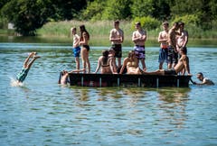 Hüttwilen TG - Hitze im Thurgau: Das Strandbad in Hüttwilen ist gut besucht.