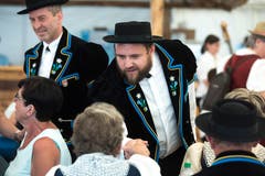 Die Mitglieder treffen sich (Bild), singen gemeinsam ein und vor und nach dem Auftritt. (Bild: Dominik Wunderli, Horw, 29. Juni 2019)