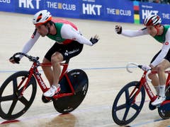 Gold und Bronze: Tristan Marguet (li.) gewann an den Europa-Spielen das Madison (mit Robin Froidevaux), Claudio Imhof (re.) wurde in der Verfolgung Dritter. (Bild: KEYSTONE/AP/KIN CHEUNG)