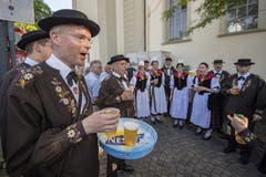 Ein kühles Blondes darf nicht fehlen. (Bild: Urs Flüeler / Keystone, Horw, 29. Juni 2019)