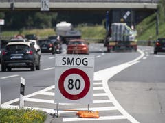 Tempolimit 80 km/h wegen Ozonbelastung: Autobahn A2 in Mendrisio. (Bild: KEYSTONE/TI-PRESS/FRANCESCA AGOSTA)