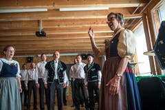 Der Jodlerklub Heimelig Baar beim Einsingen. (Bild: Dominik Wunderli, Horw, 29. Juni 2019)