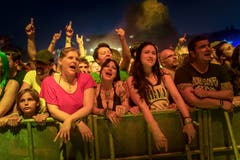 Publikum beim Auftritt der Ärzte (Bild: Michel Canonica)