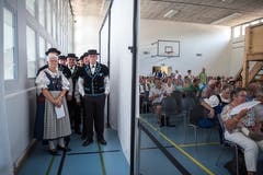 Gespanntes Warten, bis sie die Bühne betreten dürfen. (Bild: Dominik Wunderli, Horw, 29. Juni 2019)