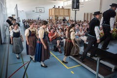 Der Jodlerklub Heimelig in Baar vor seinem Auftritt. (Bild: Dominik Wunderli, Horw, 29. Juni 2019)