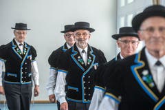 Mit einem Schmunzeln verlassen die Jodler den Saal. (Bild: Dominik Wunderli, Horw, 29. Juni 2019)