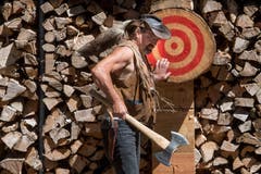 Solides Tenue. So sieht ein Axtwerfer aus. (Bild: Boris Bürgisser, 29. Juni 2019)